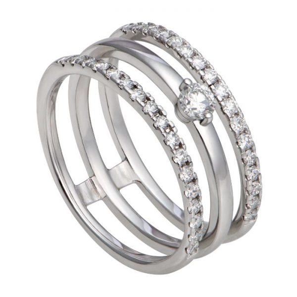 Hầu hết các nhẫn đều là từ vàng trắng 14k