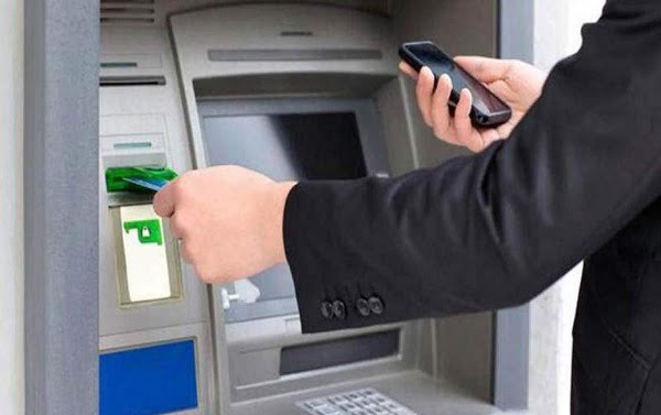 Hướng dẫn cách rút tiền qua thẻ ATM của ngân hàng Techcombank