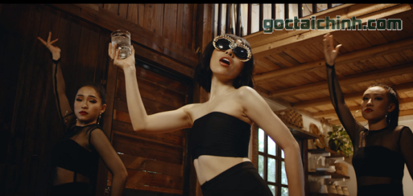 Từ cái tên cho đến tác phẩm âm nhạc: để nâng niu hay để câu view?