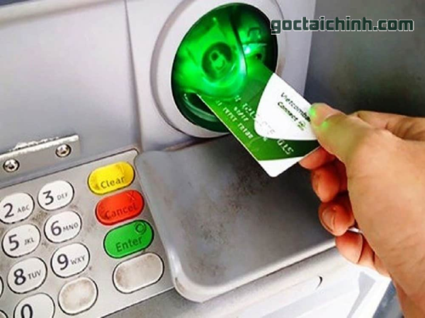 Phí rút tiền ATM Vietcombank